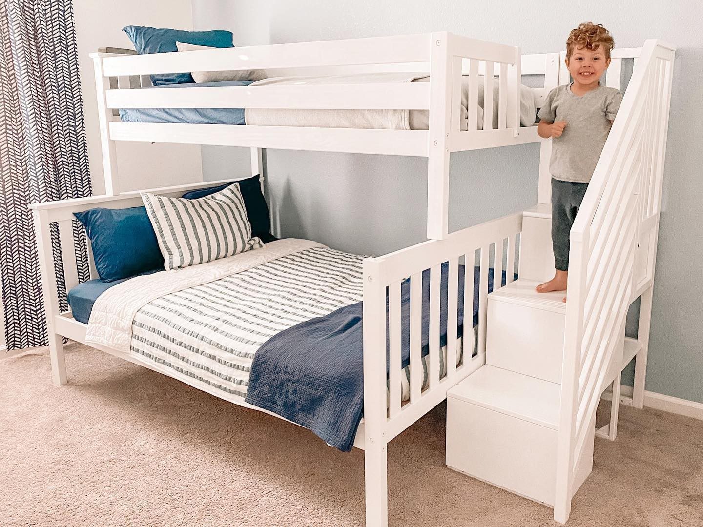 MAX & LILY SOLID WOOD TWIN OVER FULL BUNK BED WITH STAIRCASE IN WHITE FINISH