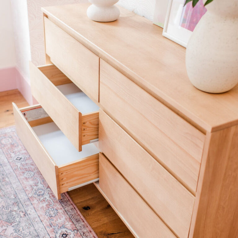 Max and Lily Scandinavian 6-Drawer Dresser in Blonde