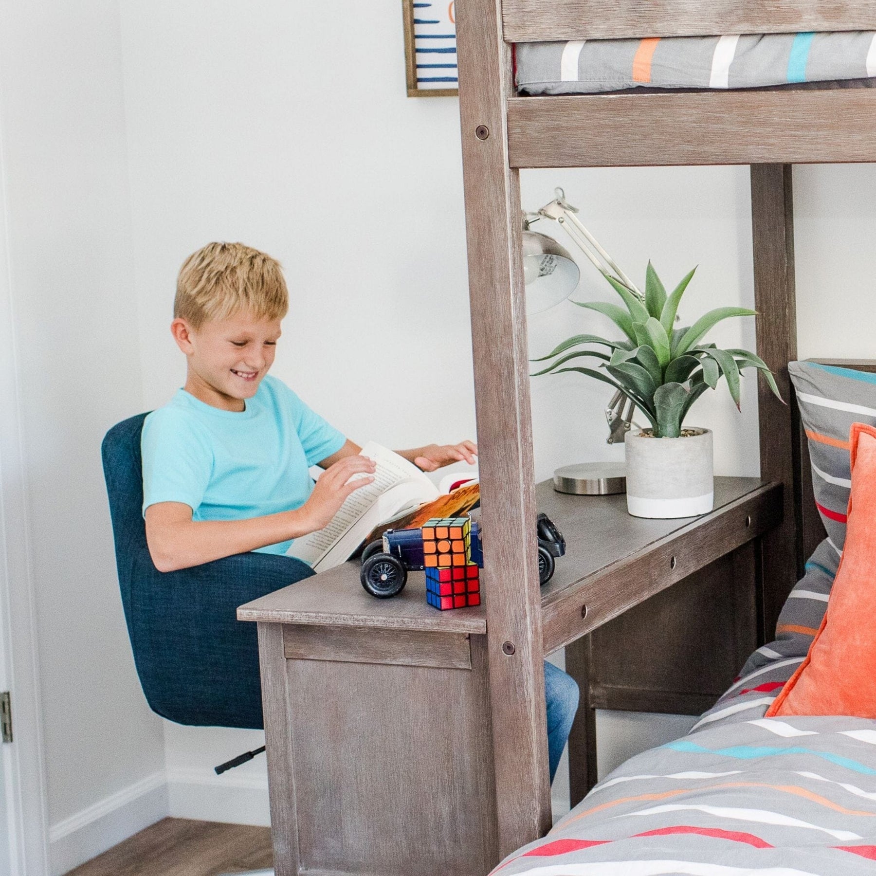 Max and Lily Desk for Twin High Loft Bed – detail