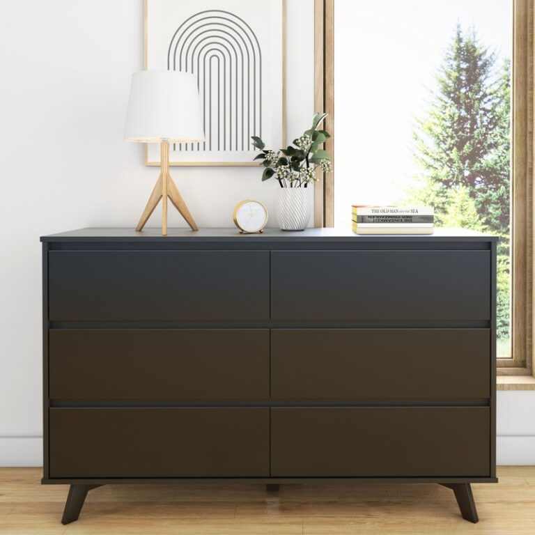 Max and Lily Scandinavian 6-Drawer Dresser in solid wood - view 3