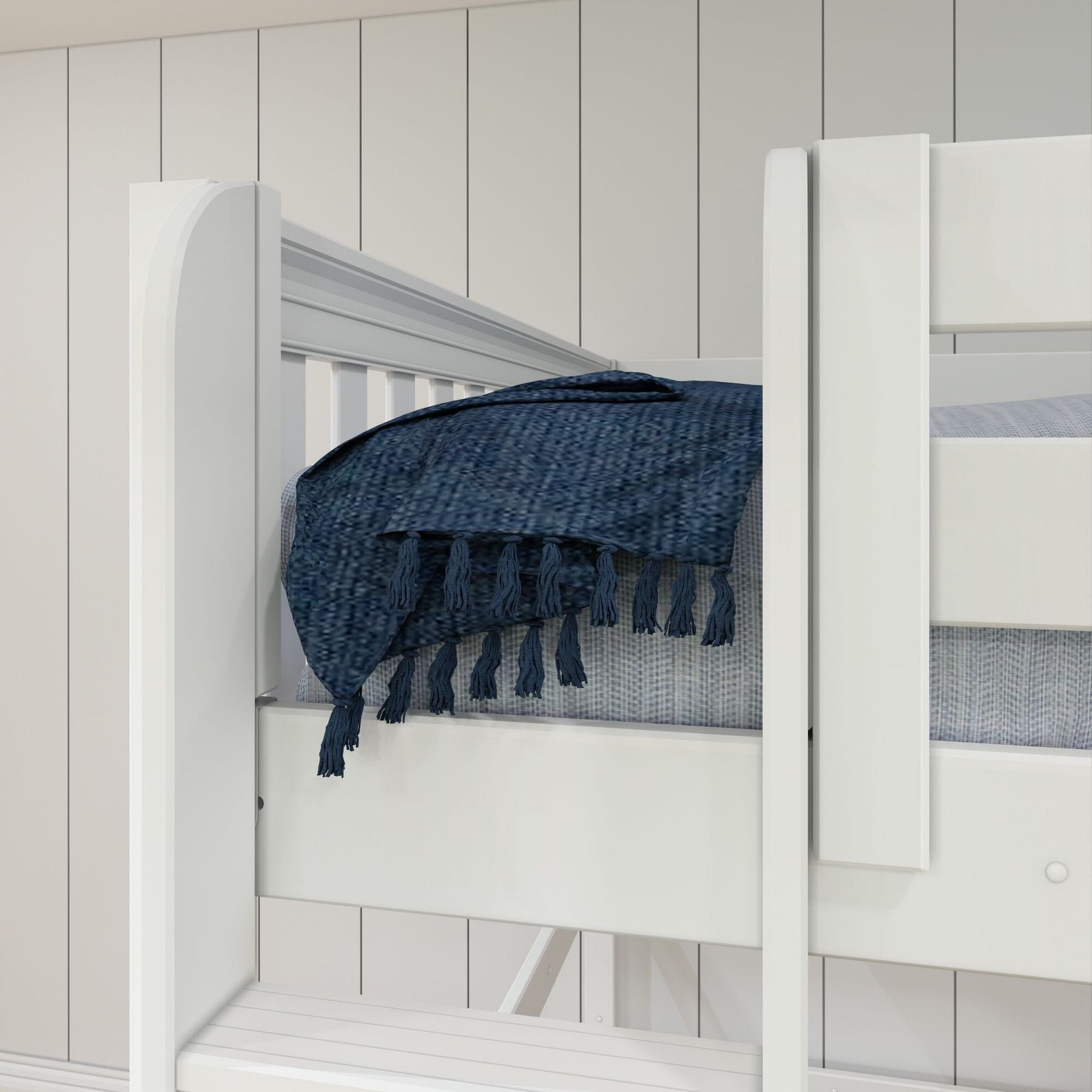 Maxtrix Queen + Twin XL High Corner Loft Bed – detail 5 Maxtrix Queen + Twin XL High Corner Loft Bed – detail view 5