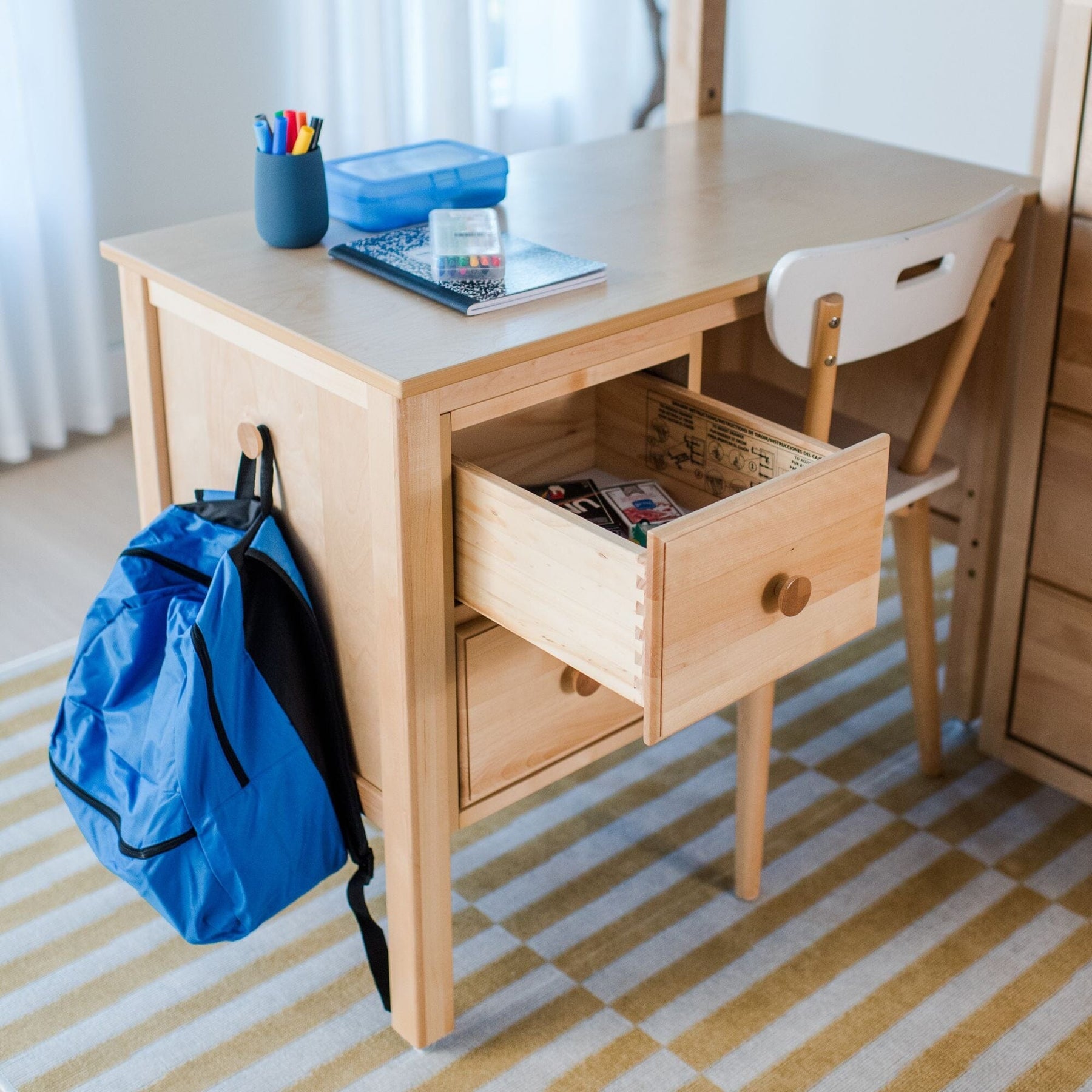 Maxtrix Small 2 Drawer Desk – detail