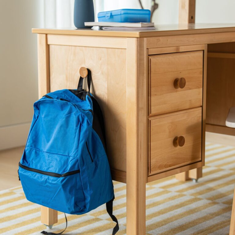 Maxtrix Small 2 Drawer Desk – detail