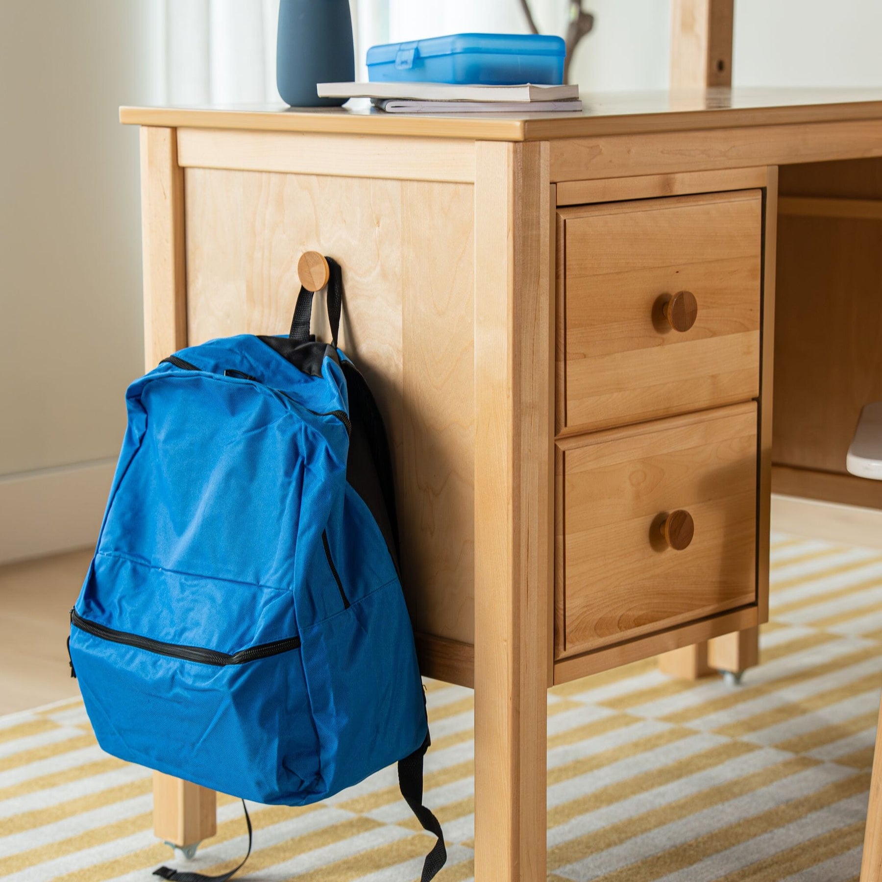 Maxtrix Small 2 Drawer Desk – detail