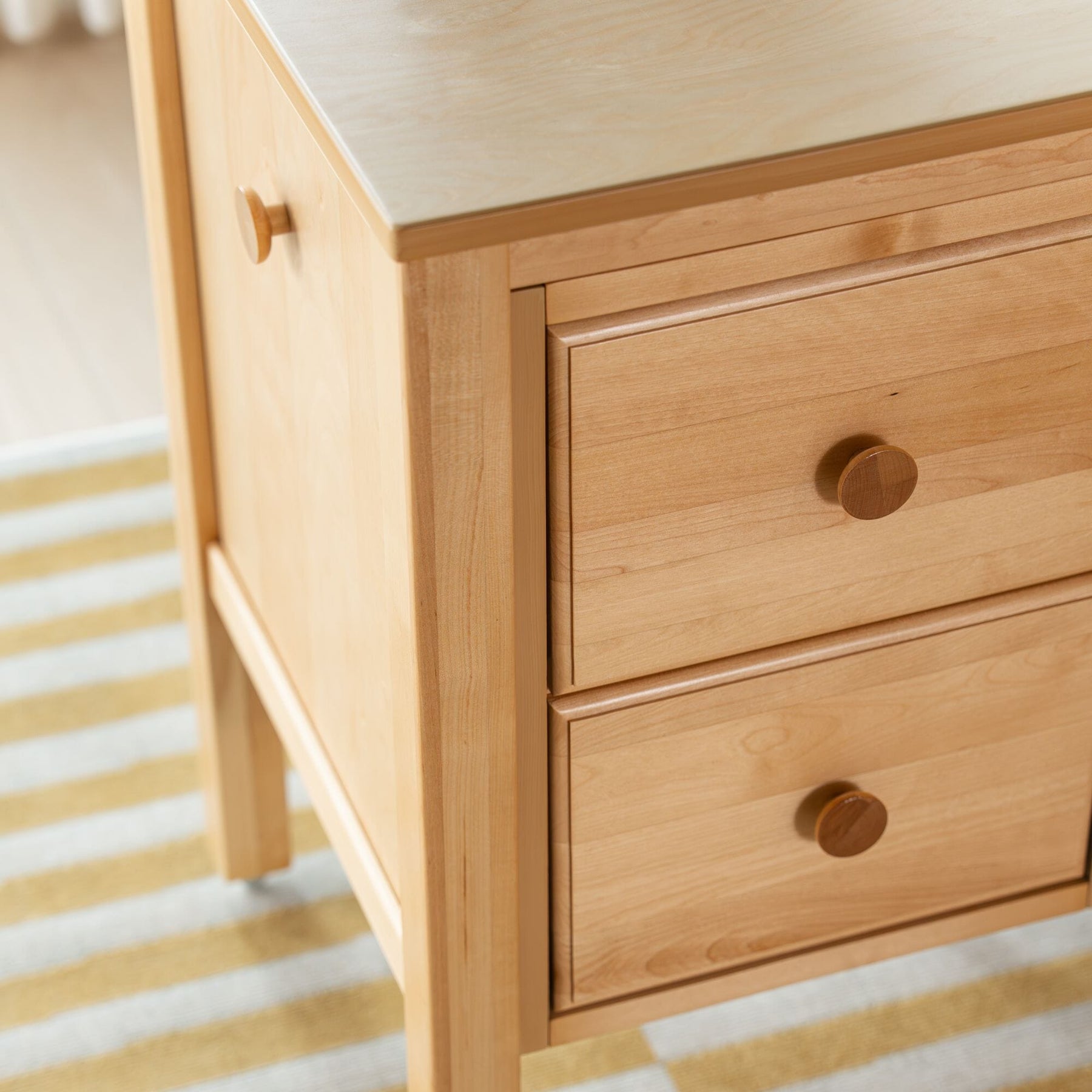 Maxtrix Small 2 Drawer Desk – detail