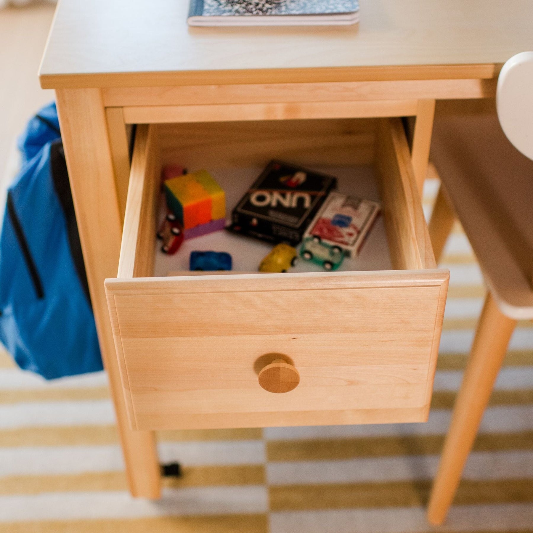 Maxtrix Small 2 Drawer Desk – detail