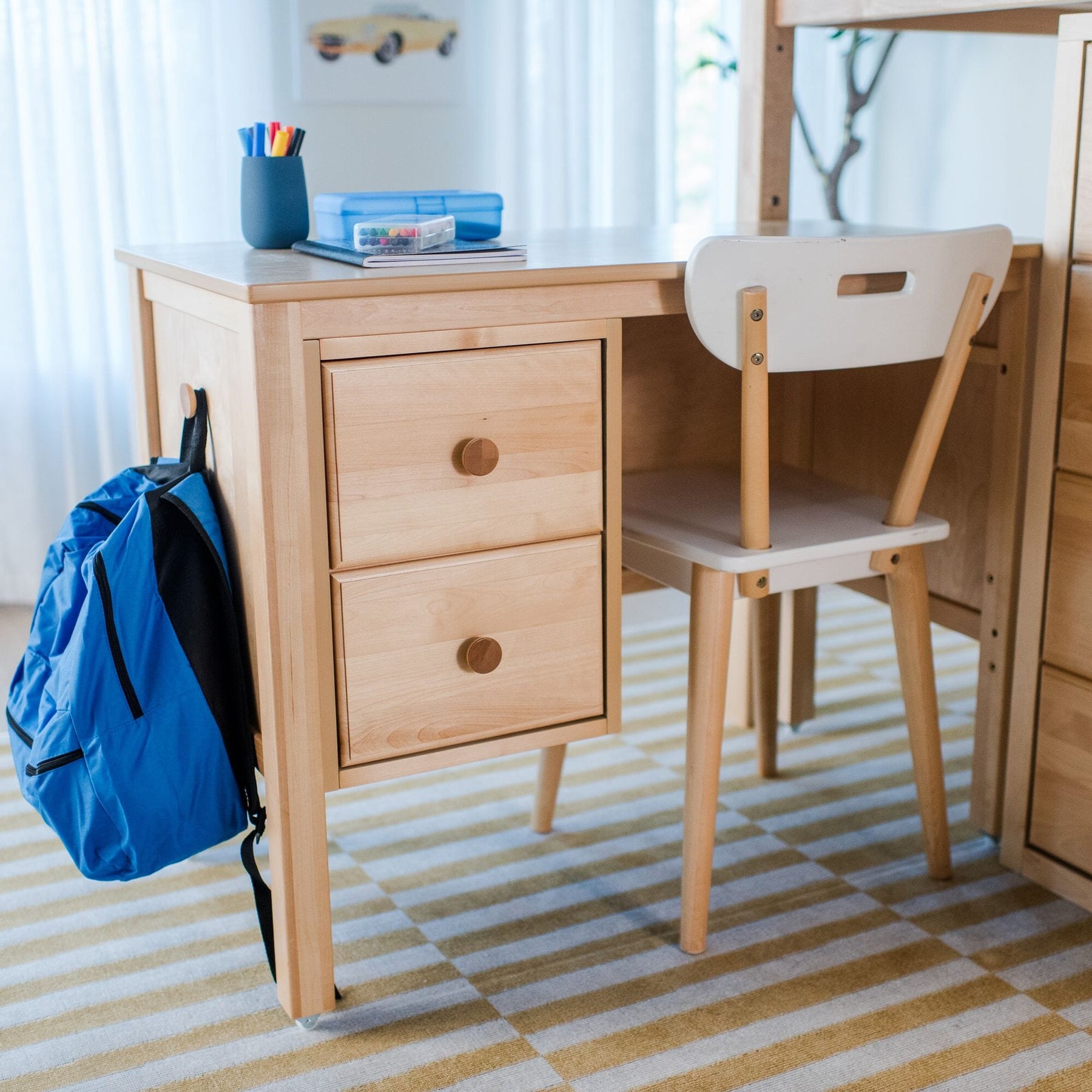 Maxtrix Small 2 Drawer Desk – detail