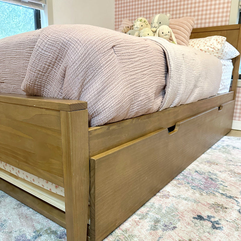 Max and Lily Full Panel Bed With Trundle - Image 16