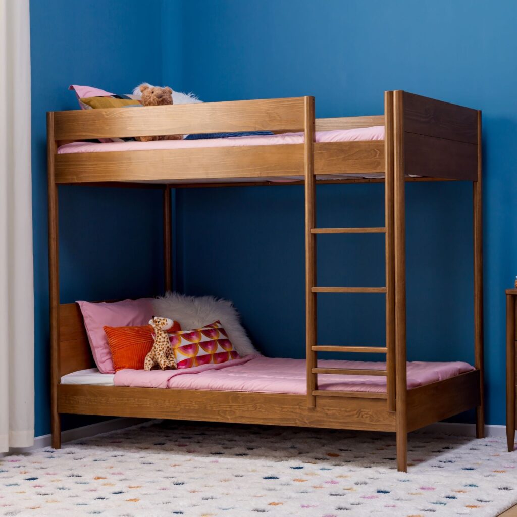 Max and Lily Hudson Twin Over Twin Bunk Bed in Pecan - room scene.