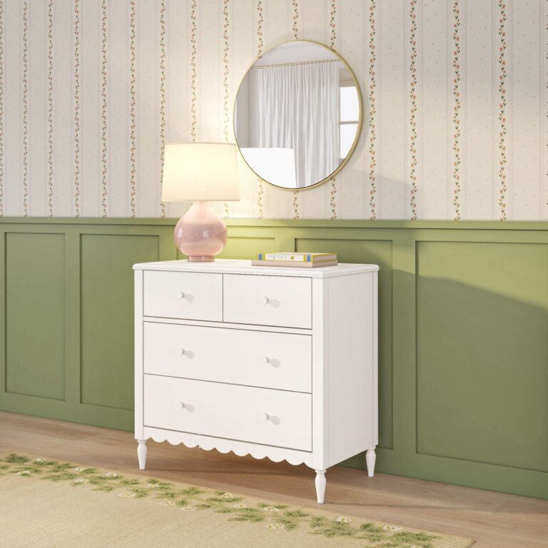 Max and Lily Charlotte 4-Drawer Dresser - Thumbnail Image 13