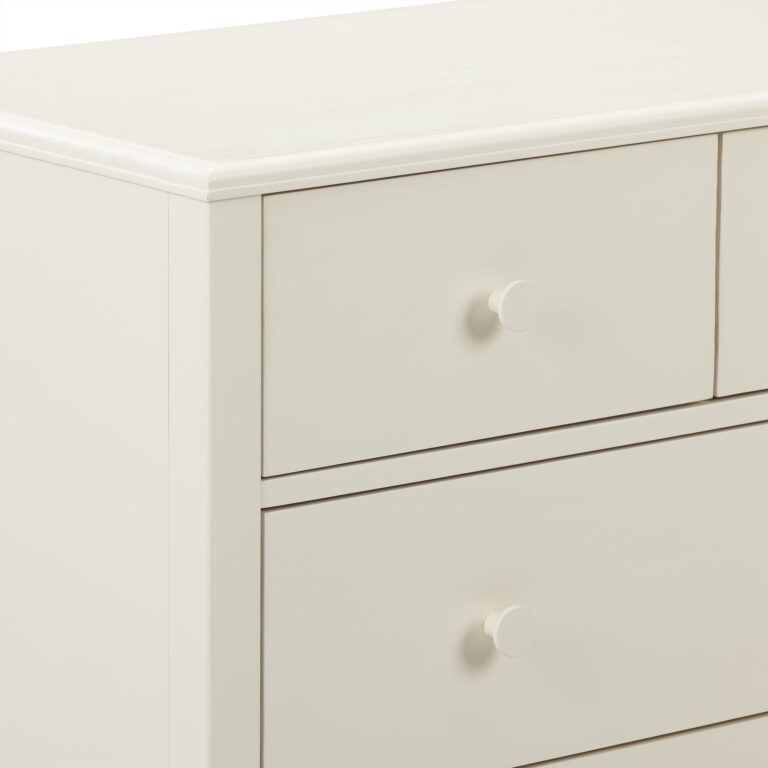 Max and Lily Charlotte 4-Drawer Dresser - Thumbnail Image 21