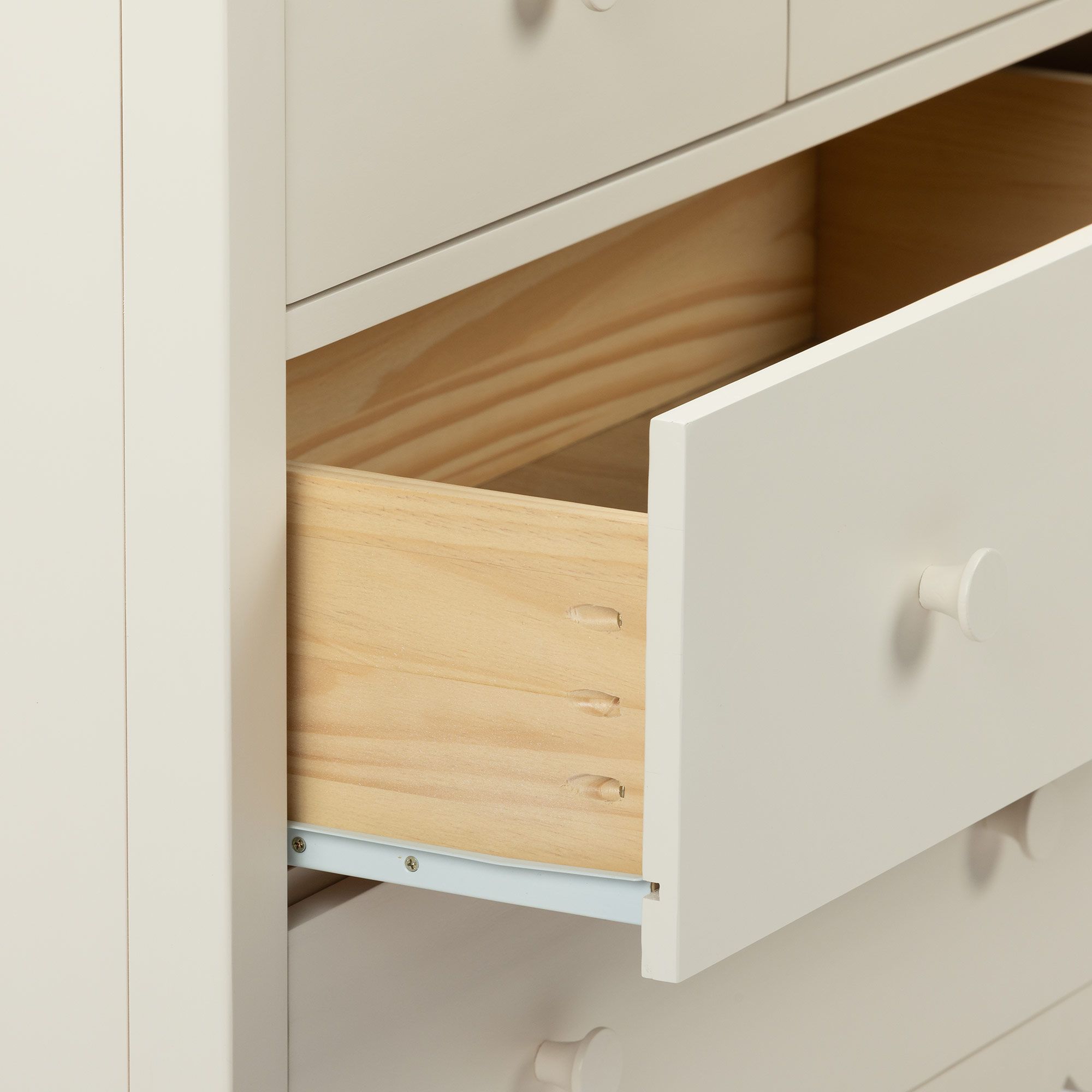 Max and Lily Charlotte 4-Drawer Dresser - Image 24