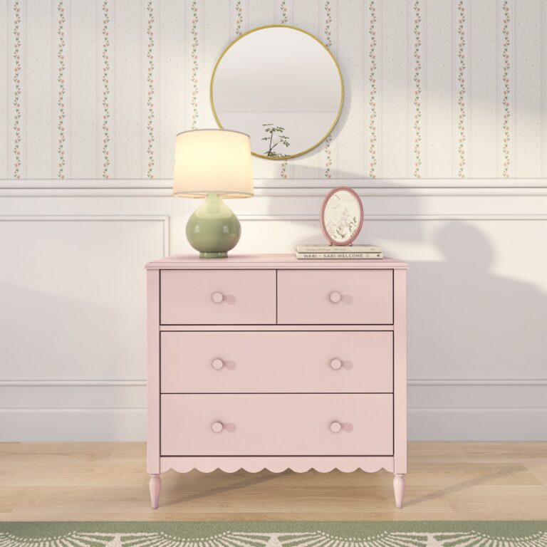 Max and Lily Charlotte 4-Drawer Dresser - Thumbnail Image 3