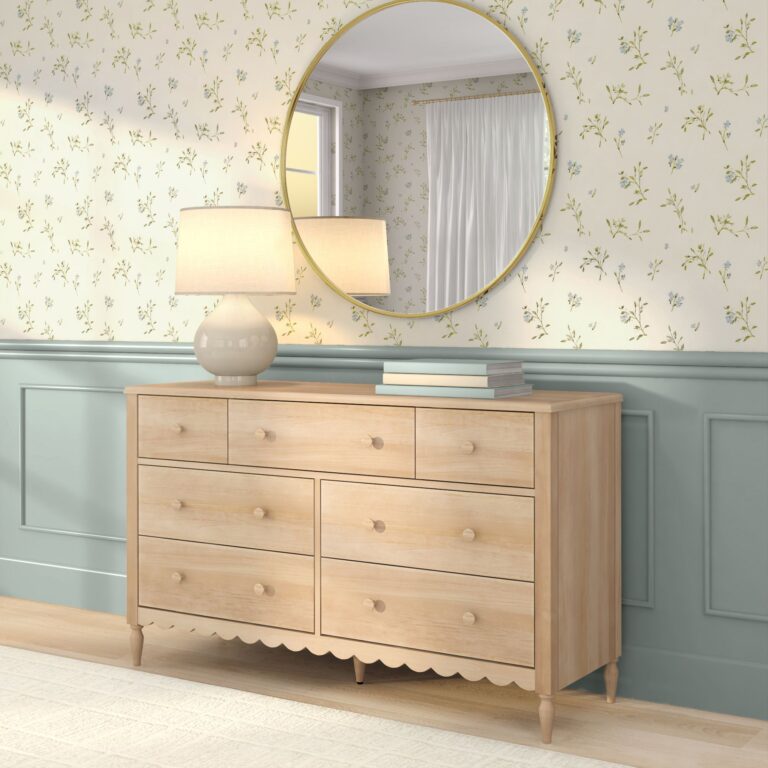 Max and Lily Charlotte 7-Drawer Dresser - Thumbnail Image 25