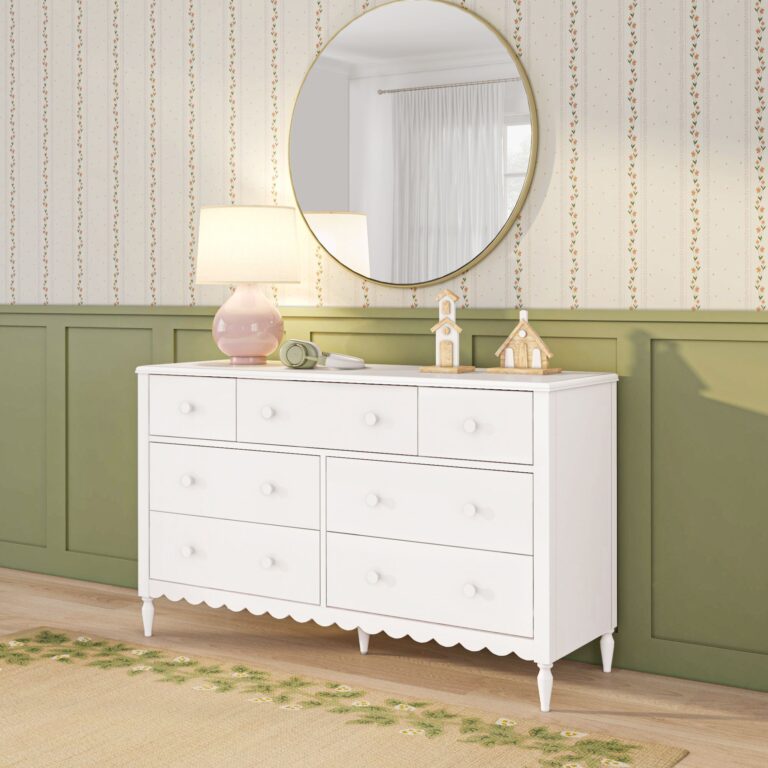 Max and Lily Charlotte 7-Drawer Dresser - Thumbnail Image 13