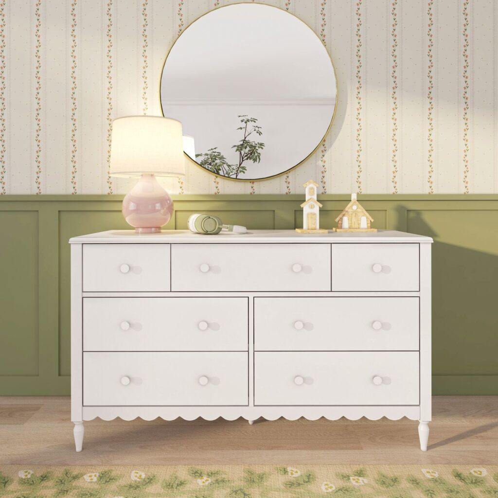 Max and Lily Charlotte 7-Drawer Dresser