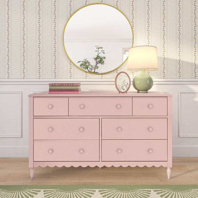 Max and Lily Charlotte 7-Drawer Dresser - Thumbnail Image 3
